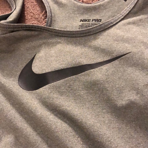 nike pro tank top - Picture 3 of 3